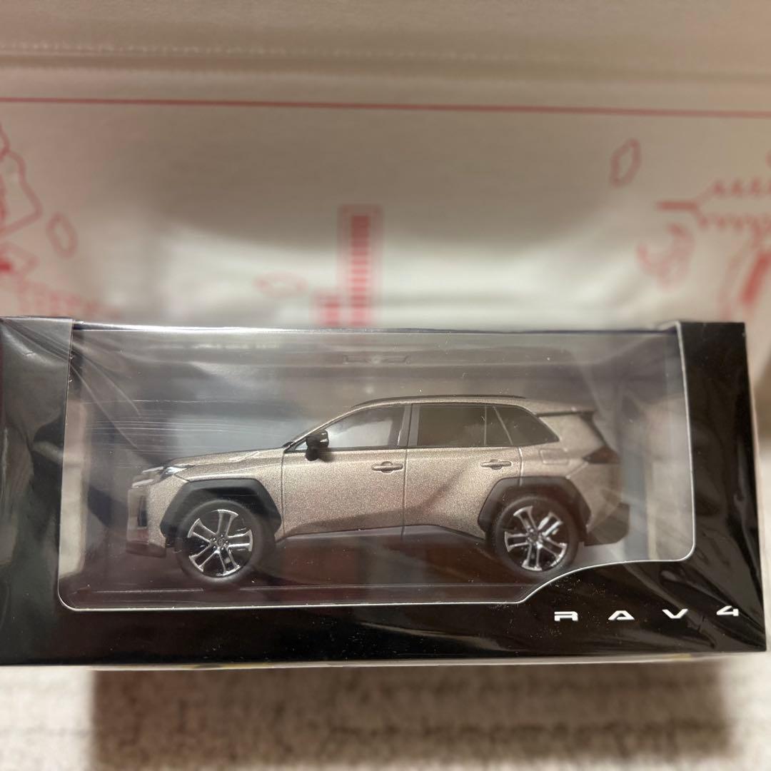 新型RAV4 カラーサンプル HEV Z アバンギャルドブロンズメタリック