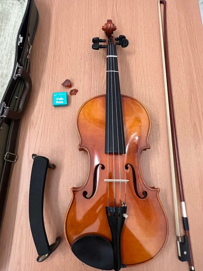 スズキバイオリンとハードケース、弓付き、松脂