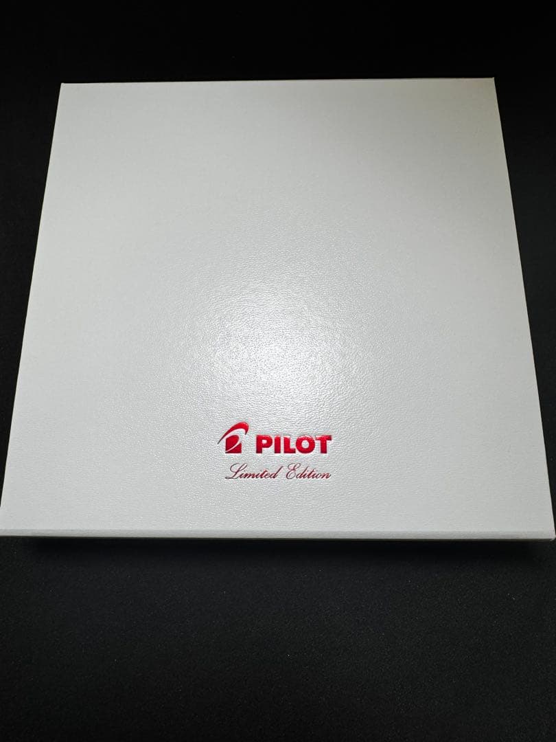 キャップレス万年筆　2022年　レッドコーラル