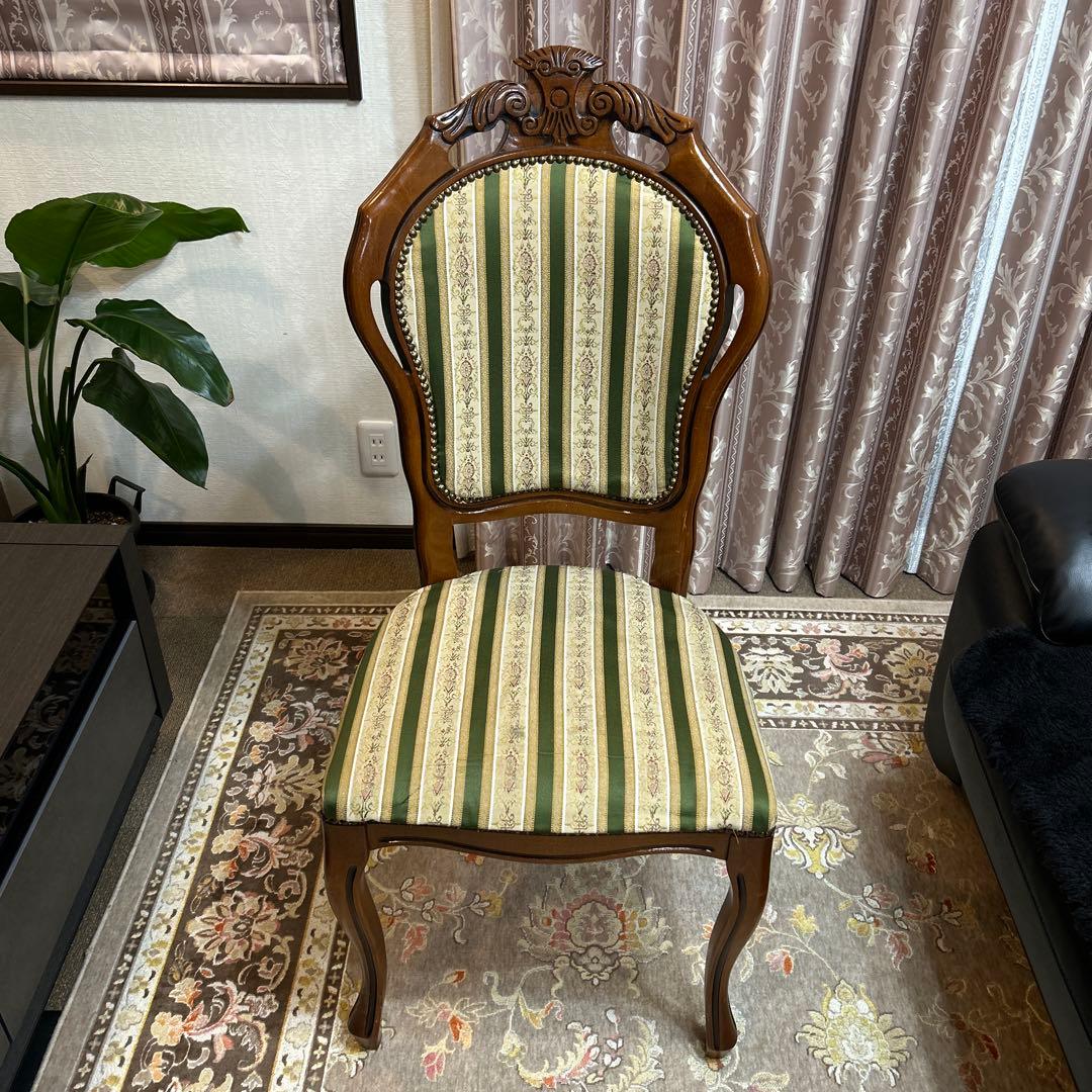 西洋スタイルのストライプ椅子