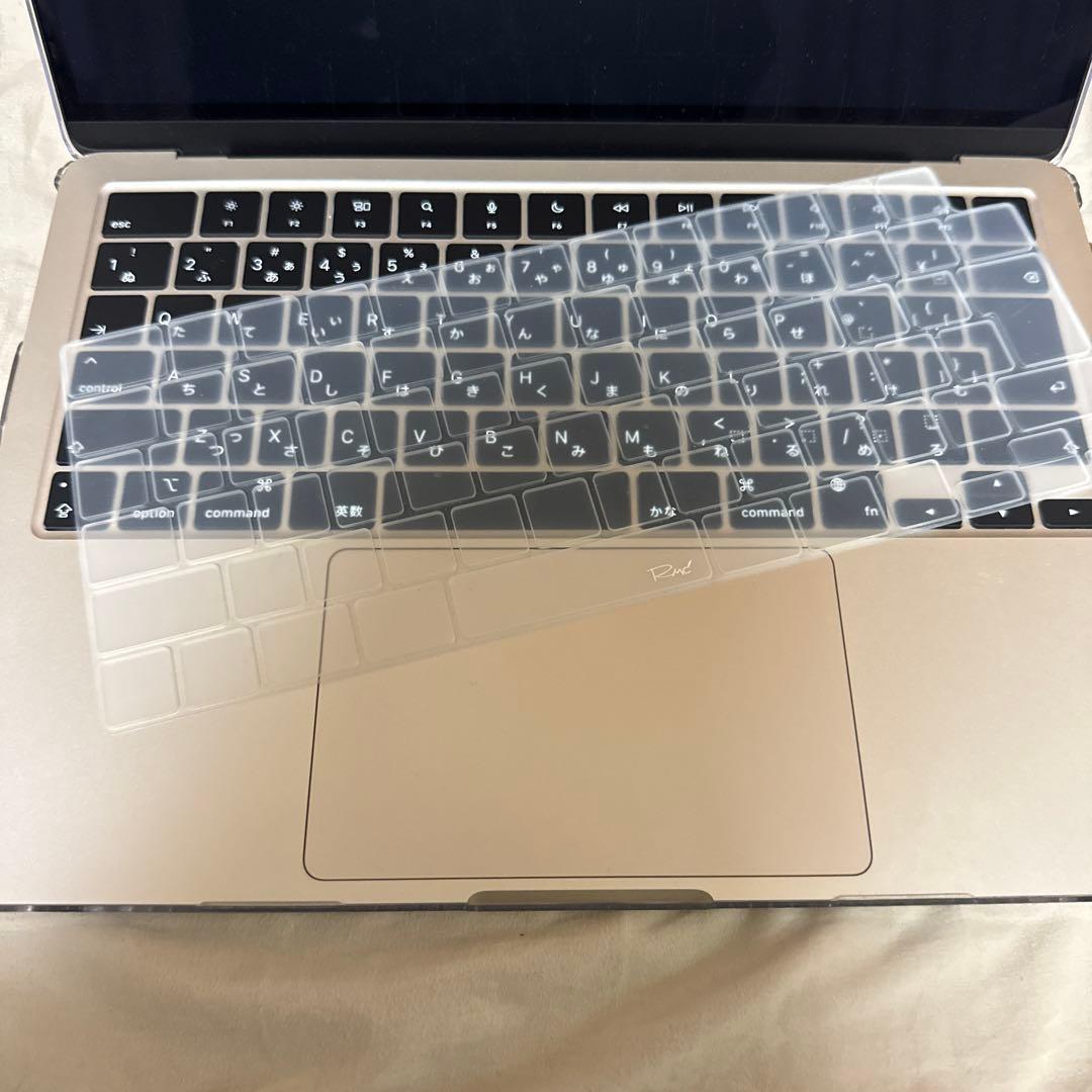 Apple MacBook AIR 2022年8ギガ 箱.充電コード付 超美品