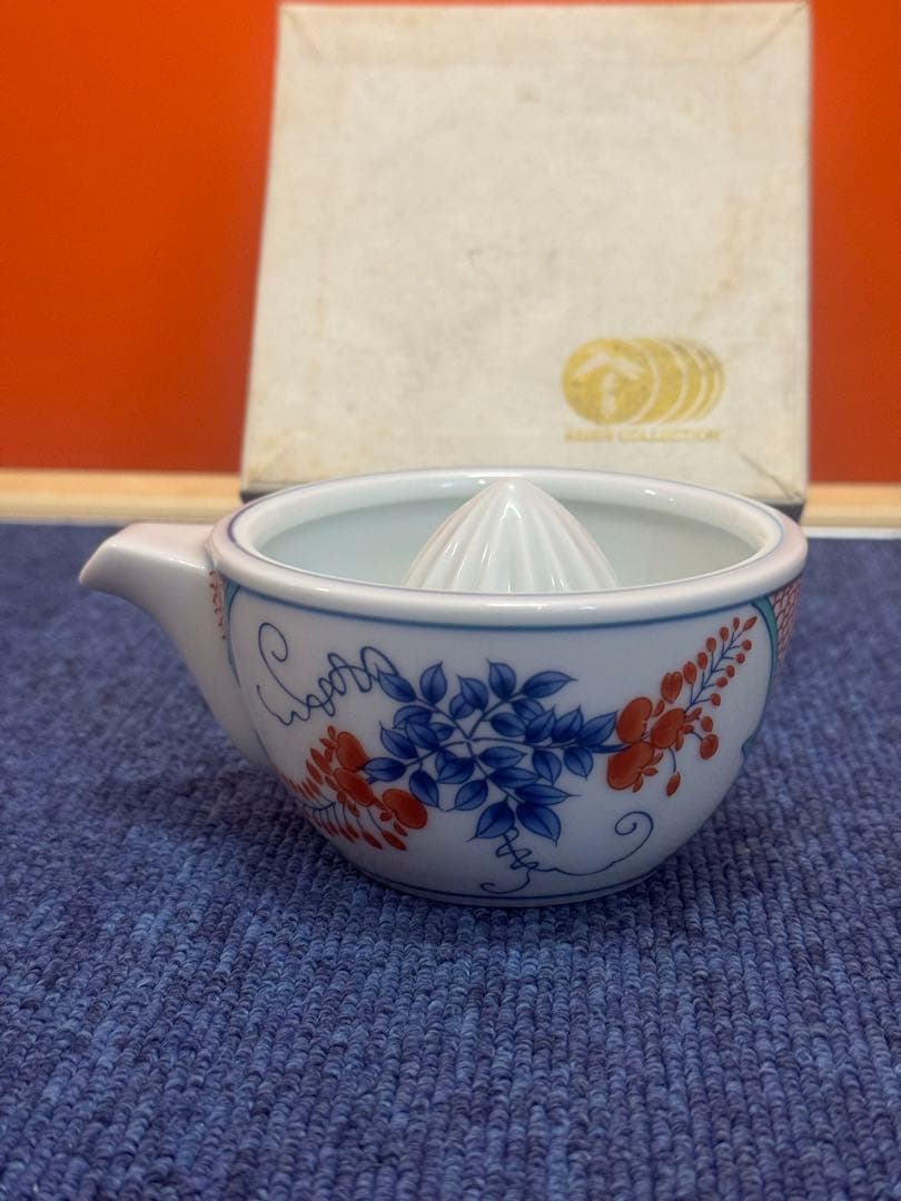 1656 其泉　色絵藤レモン絞器