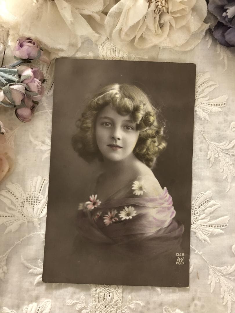 アンティーク ポストカード マーガレットと美しい少女