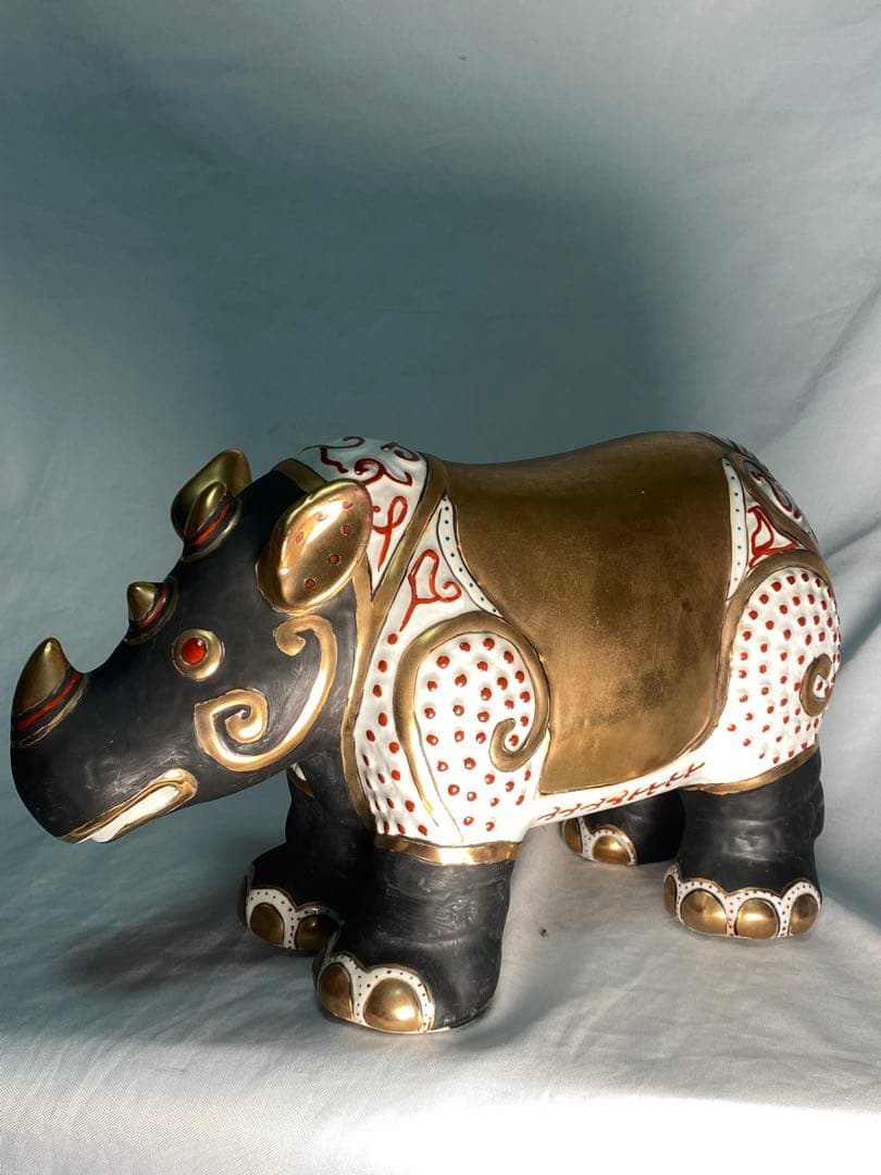 2626❣️ 幸運　サイ　置物　輸入品　ゴールド　風水