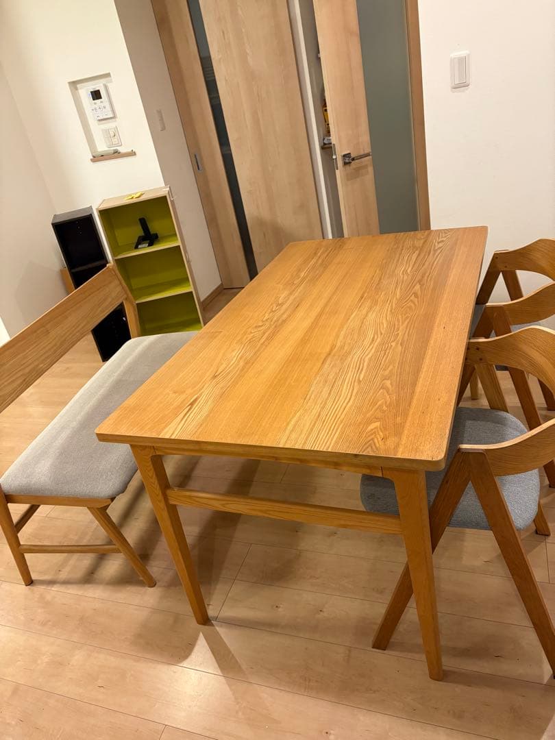 ak様値下げ　引取り可能な方。SIGNEダイニングテーブルチェア　４点セット