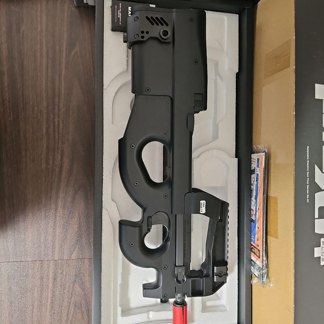 P90+ 電動ガン 300連マガジン2本付き