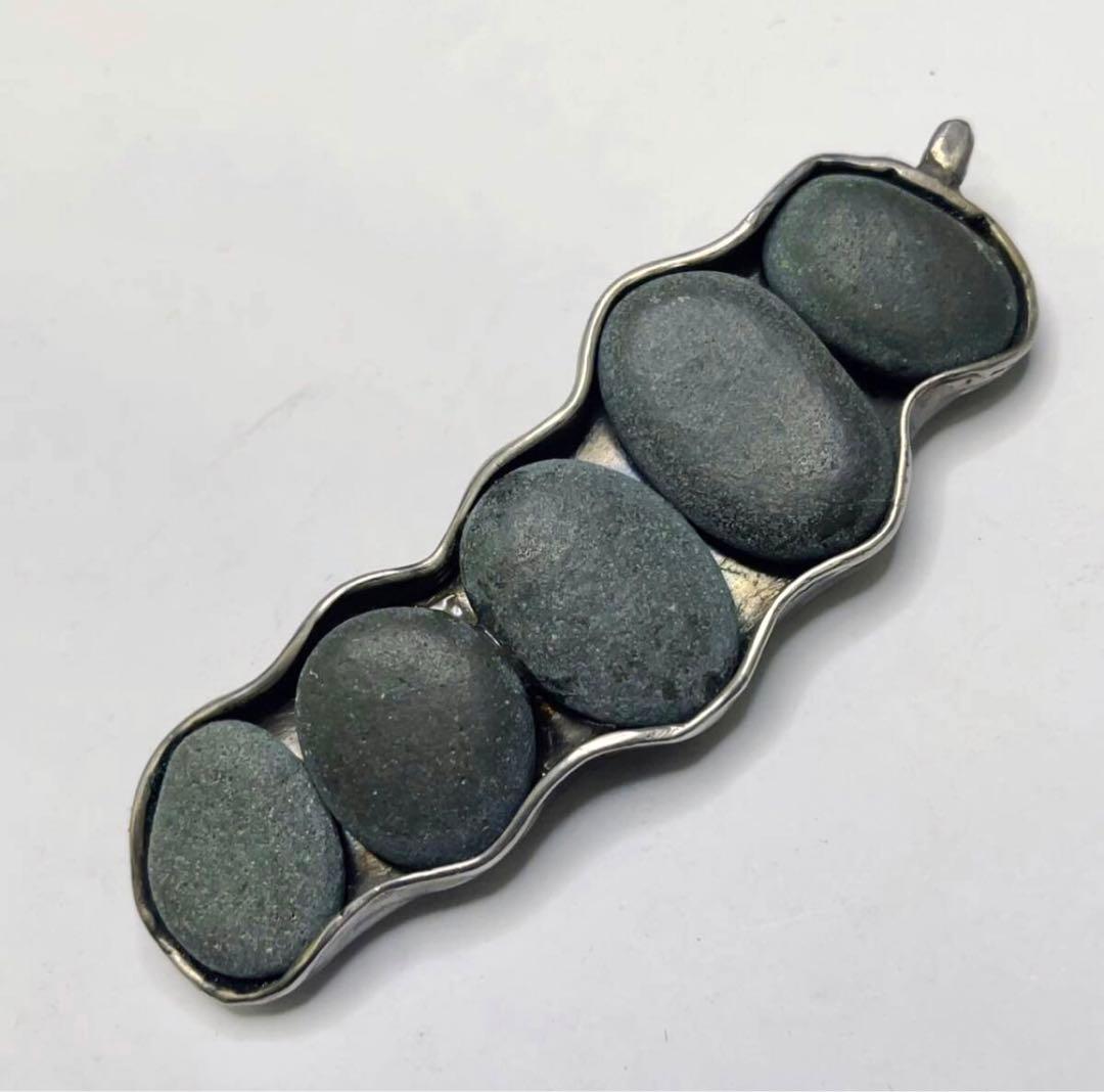 金工作家 松江美枝子作 銀製 ブローチ兼ペンダントトップ えんどう豆 サイン入り