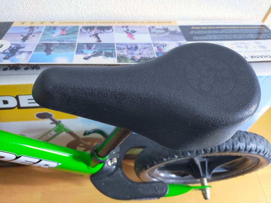 ストライダー　スポーツモデル　グリーン　正規品　バランスバイク　12インチ