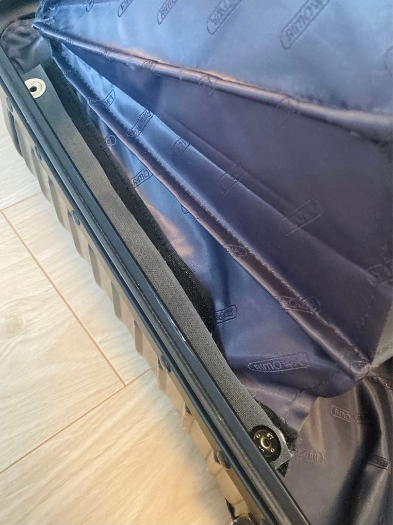 ★ RIMOWA リモワ　ステルス　ビジネストロリー4輪　ブラック　重厚感