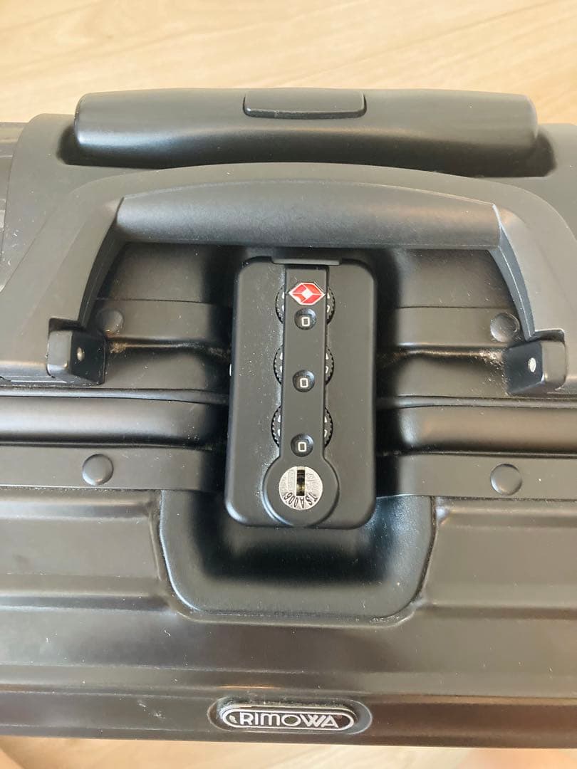 ★ RIMOWA リモワ　ステルス　ビジネストロリー4輪　ブラック　重厚感