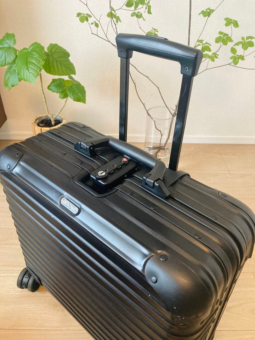 ★ RIMOWA リモワ　ステルス　ビジネストロリー4輪　ブラック　重厚感