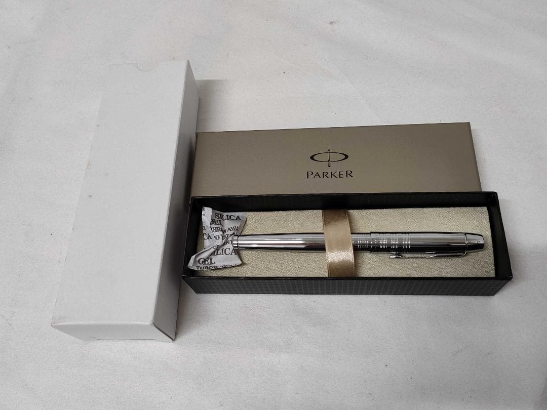 Parker シルバー万年筆　中古で出しますがA級品です