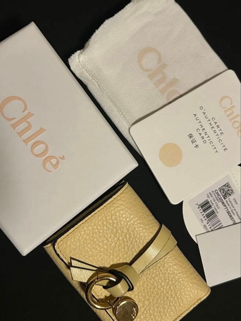 Chloeクロエ アルファベット トリフォールドウォレット ソフティイエロー