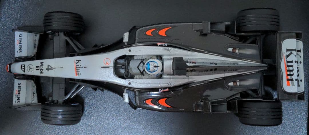 マクラーレン メルセデス MP4-17 1/18 ライコネン 2002