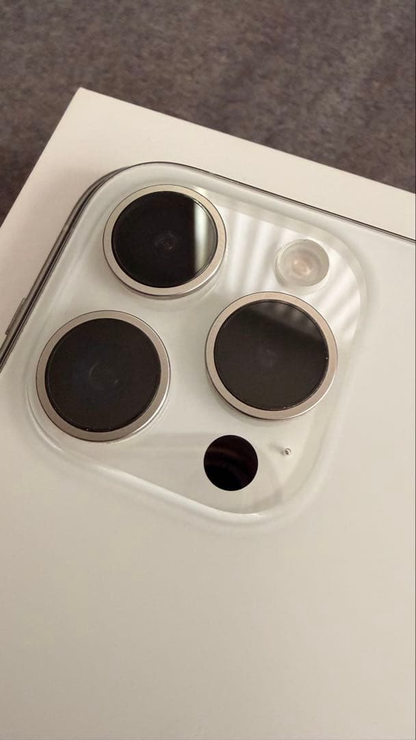 iPhone 15 Pro 256GB ホワイトSIMフリー 【バッテリー良好】