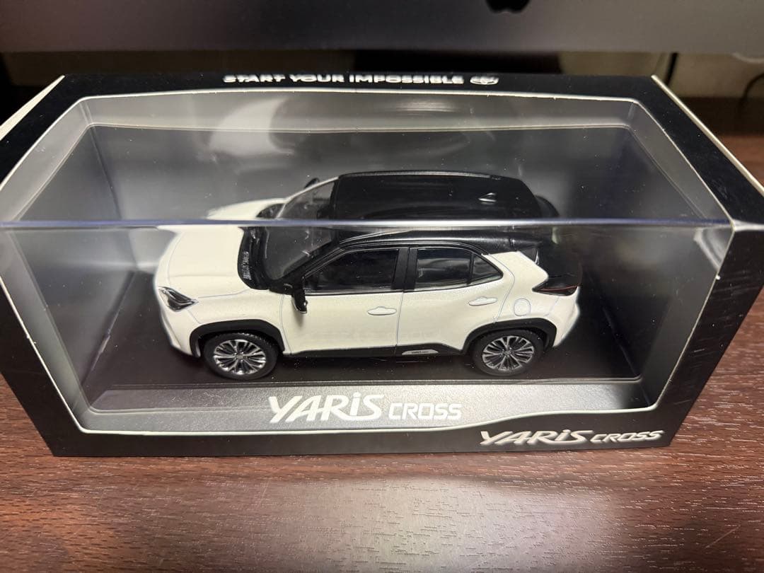 トヨタ　ヤリスクロス　サンプルカー　非売品　ホワイト／ブラック