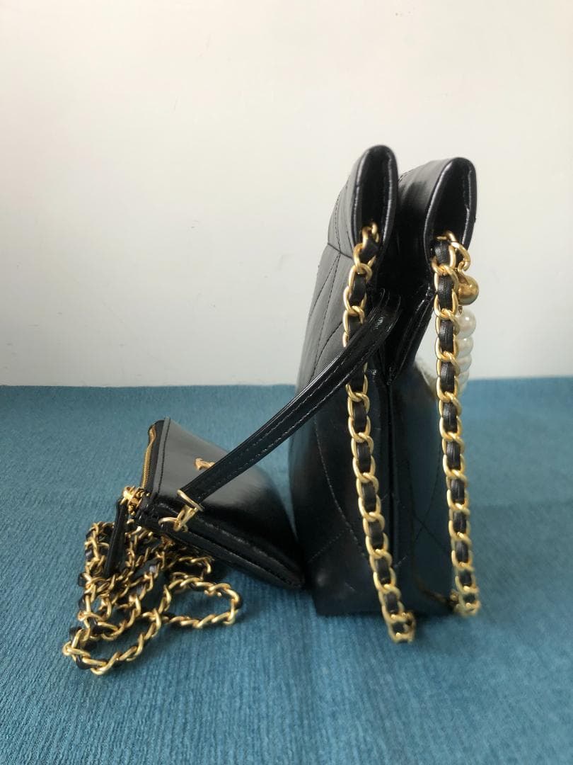 ショルダーバッグ　パール　ノベルティー　ハンドバッグ　ブラック　チェーン　超美品