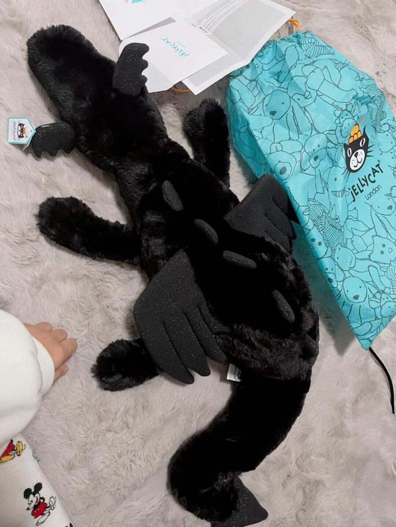  黒いドラゴンぬいぐるみ