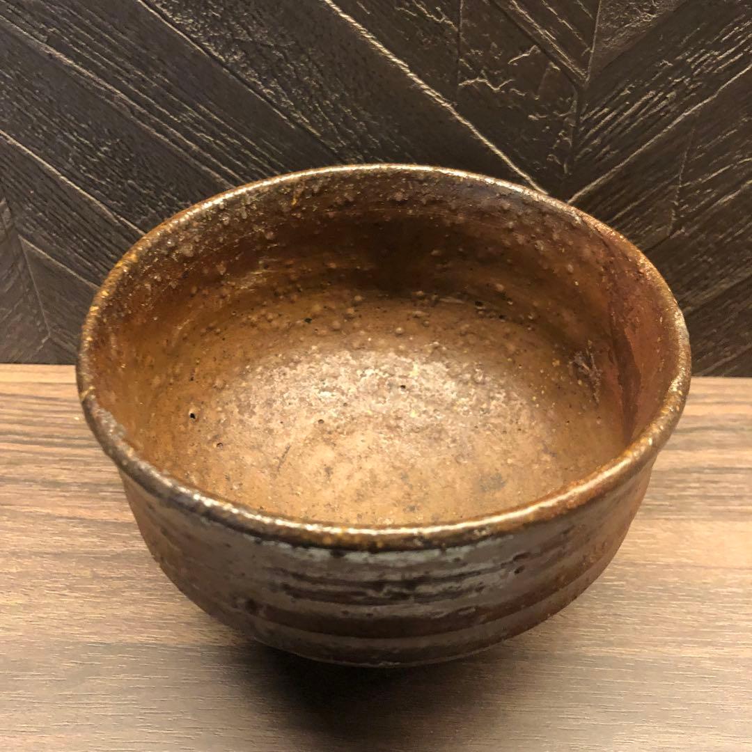 究極の美◾️蔵から焦茶色のつぶつぶした美しい雰囲気の抹茶茶碗が出て来ました。