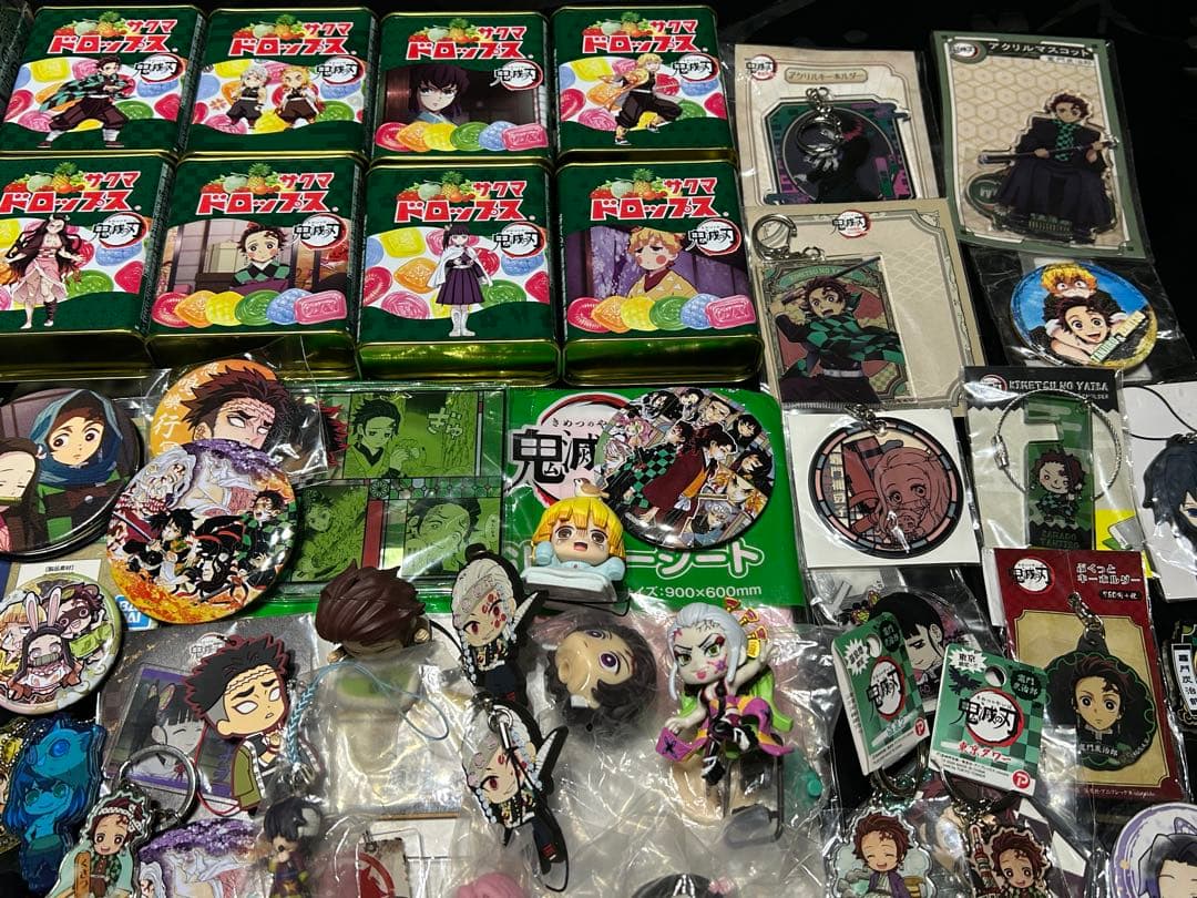 レア　鬼滅の刃 グッズ　まとめ売り　フィギュア　アクリルキーホルダー　缶バッジ