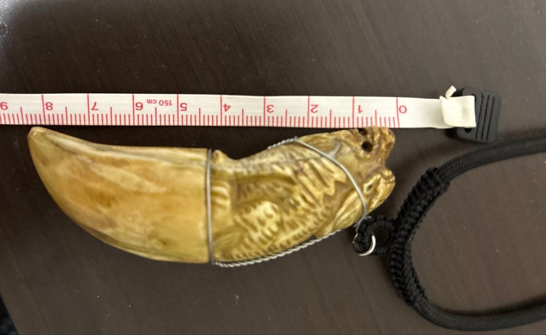 肉食動物　牙　ペンダント　お守り