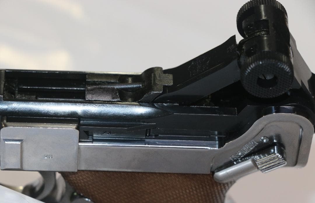 MGC製ABS樹脂モデルガン ルガー Ｐ－０８フレームシルバー　　SPG合法品