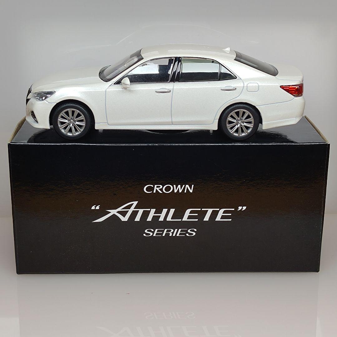 トヨタ クラウンアスリート カラーサンプル ホワイトパールクリスタルシャイン