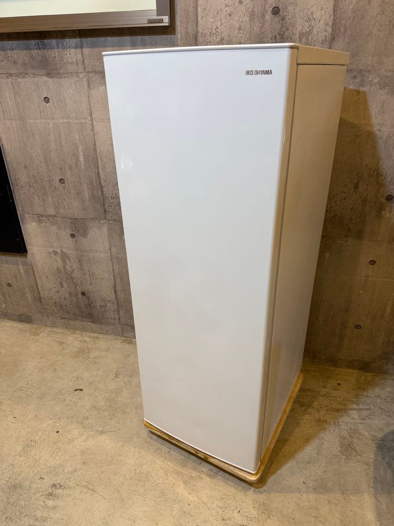 ★名古屋市近郊送料無料！　冷凍庫アイリスオーヤマIUSN-14A-W 2022年