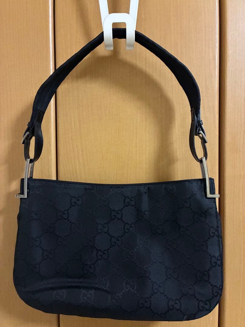 GUCCI GGパターン ブラックショルダーバッグ