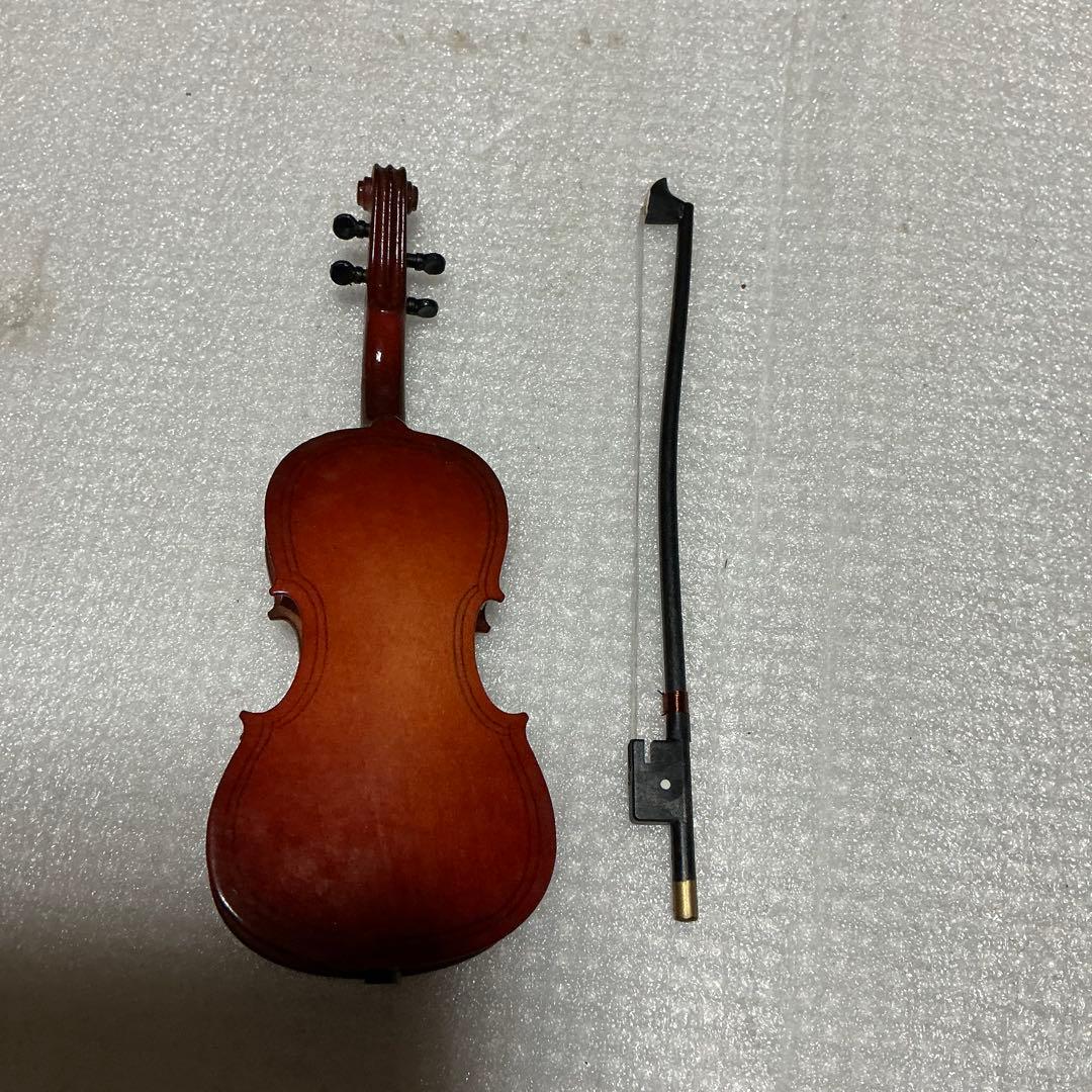 ミニチュア楽器、音は鳴らないディスプレイとなります。【ケース付き】。