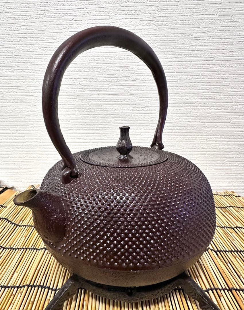 未使用品、付属品付　南部㐂州 喜州 (及川 喜徳)造　鍛治打袋鉉１５型　南部鉄瓶