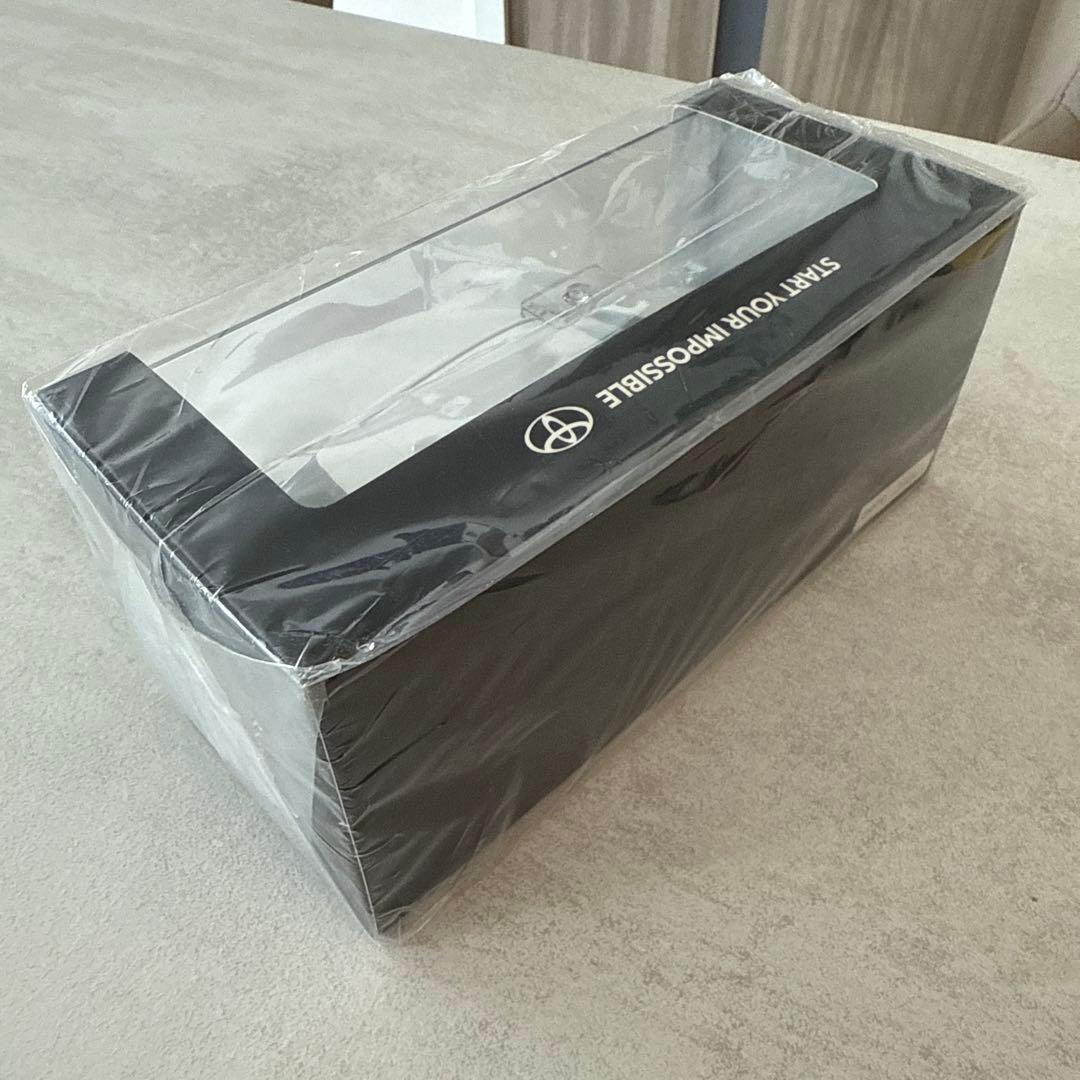 トヨタ ハリアー ミニカー 1/30スケール ホワイトパール　非売品