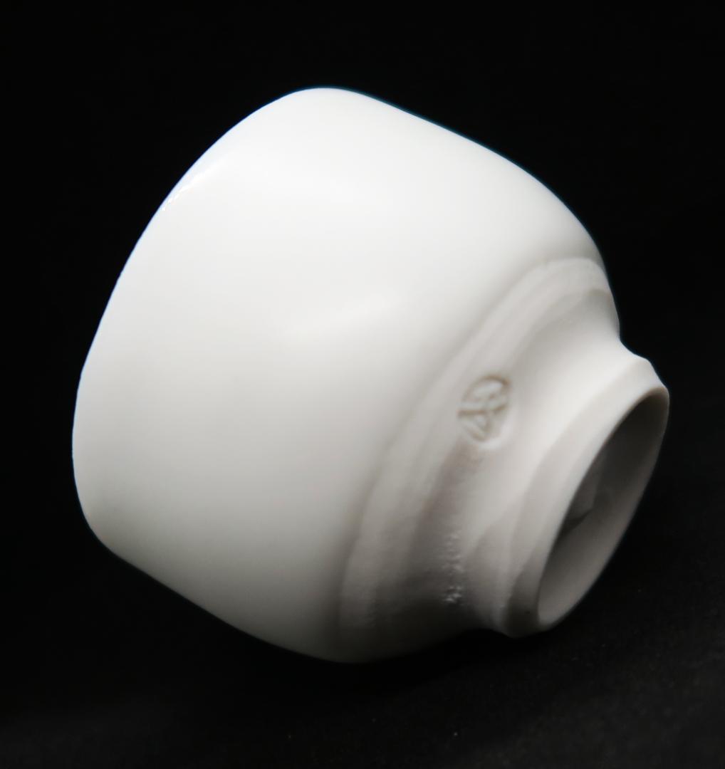 ぐい呑み（酒杯／お猪口）作家物　久岡冬彦作　白磁　奈良県　天風窯