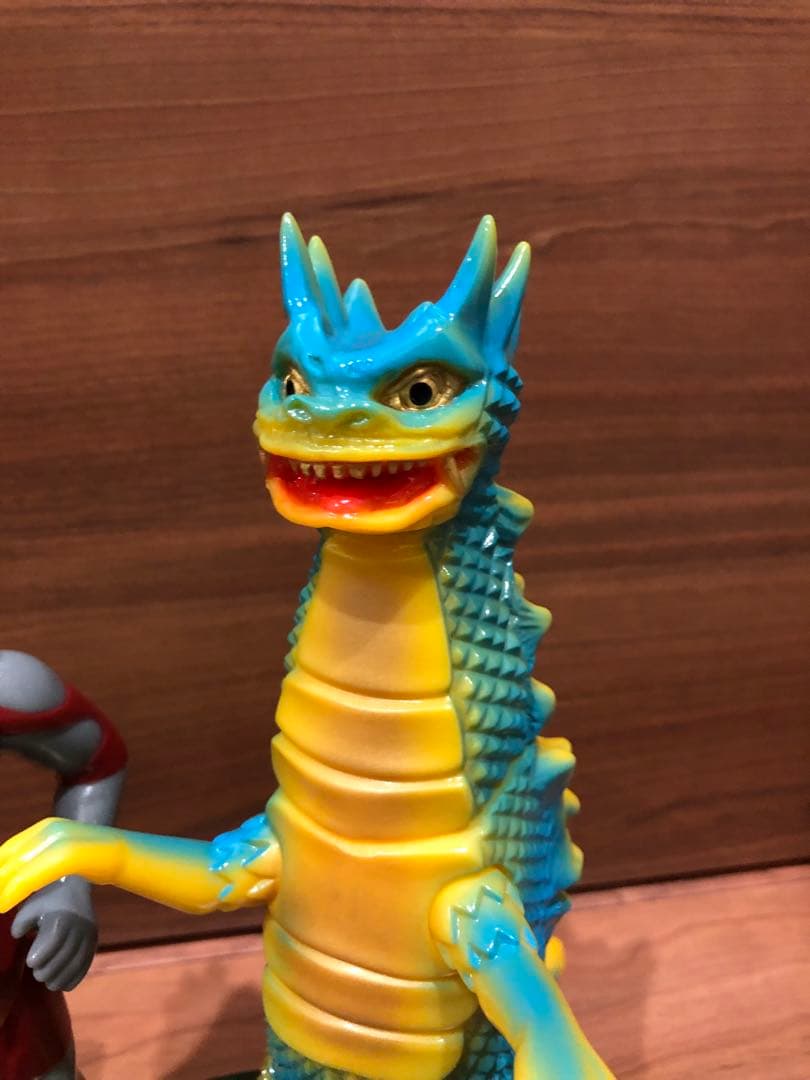 ウルトラマン サイン入りフィギュア 2005年