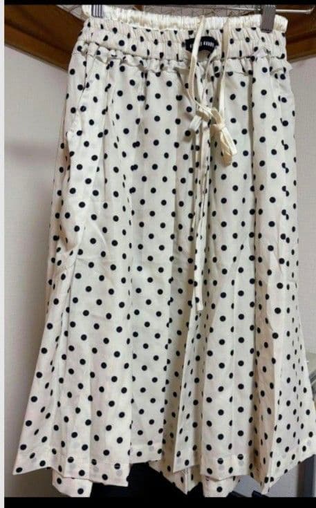 大特価:未使用に近い:miu miu ドット柄スカート