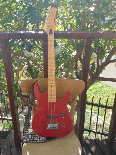 SYNSONICS エレキギター　スピーカー内蔵　よく鳴る