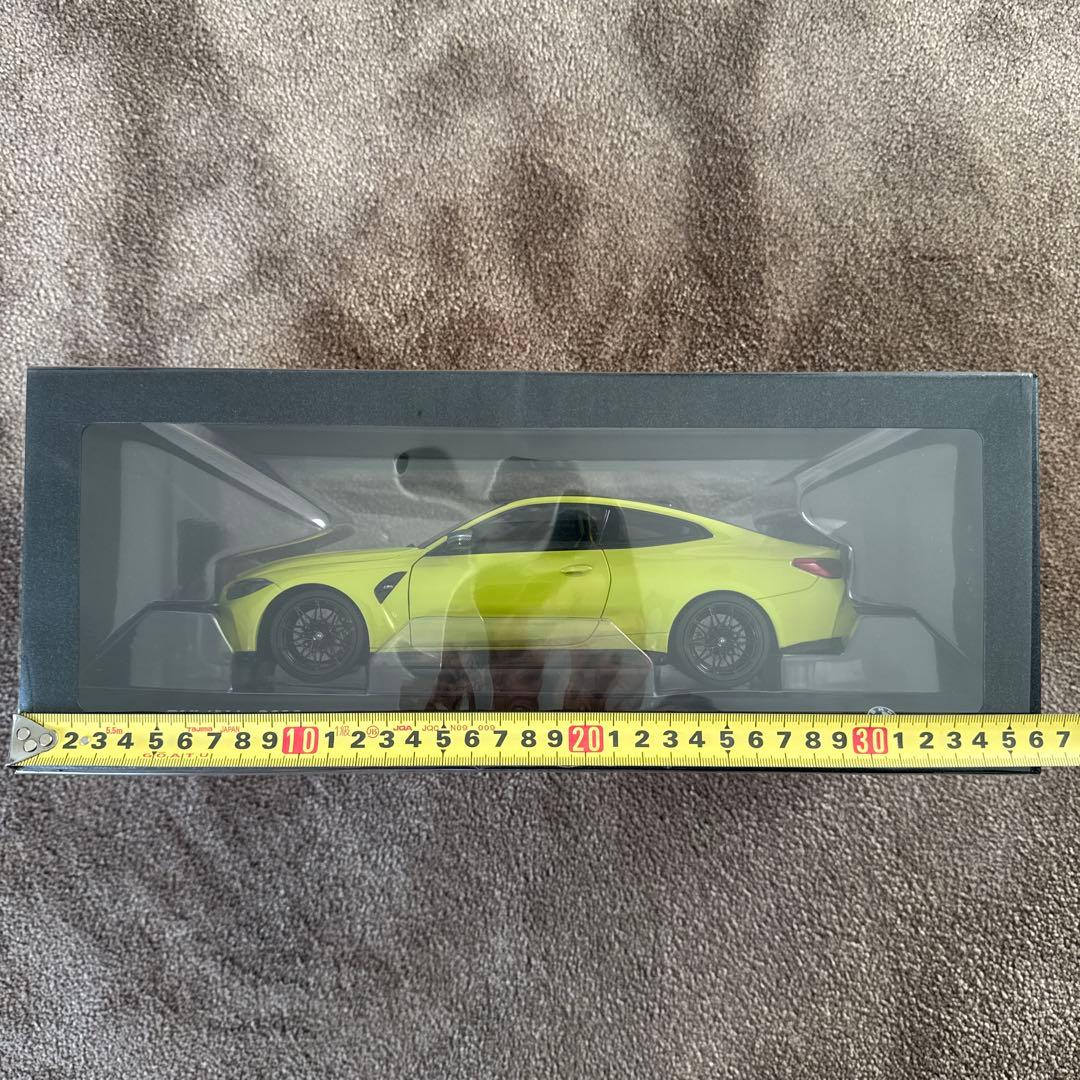 BMW M4 - 2020 イエロー 1:18スケールミニカー