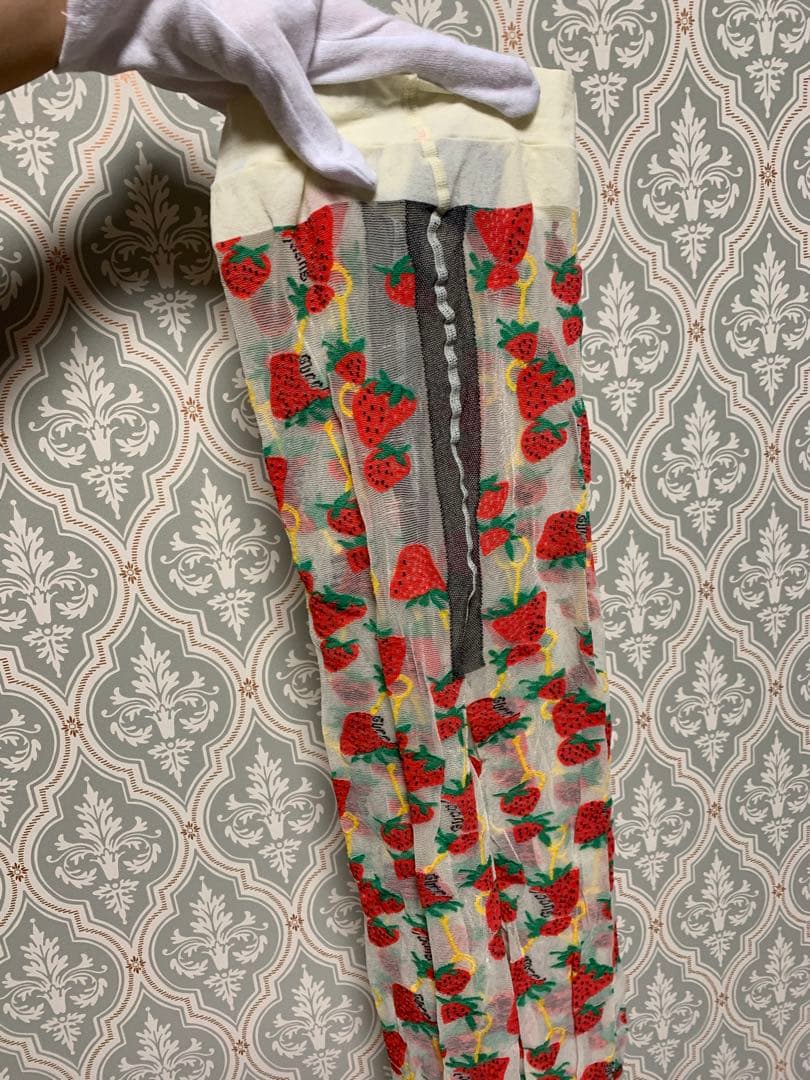 期間限定お値下げ！正規品　新品　未使用　グッチ　ストロベリー　いちご　タイツ