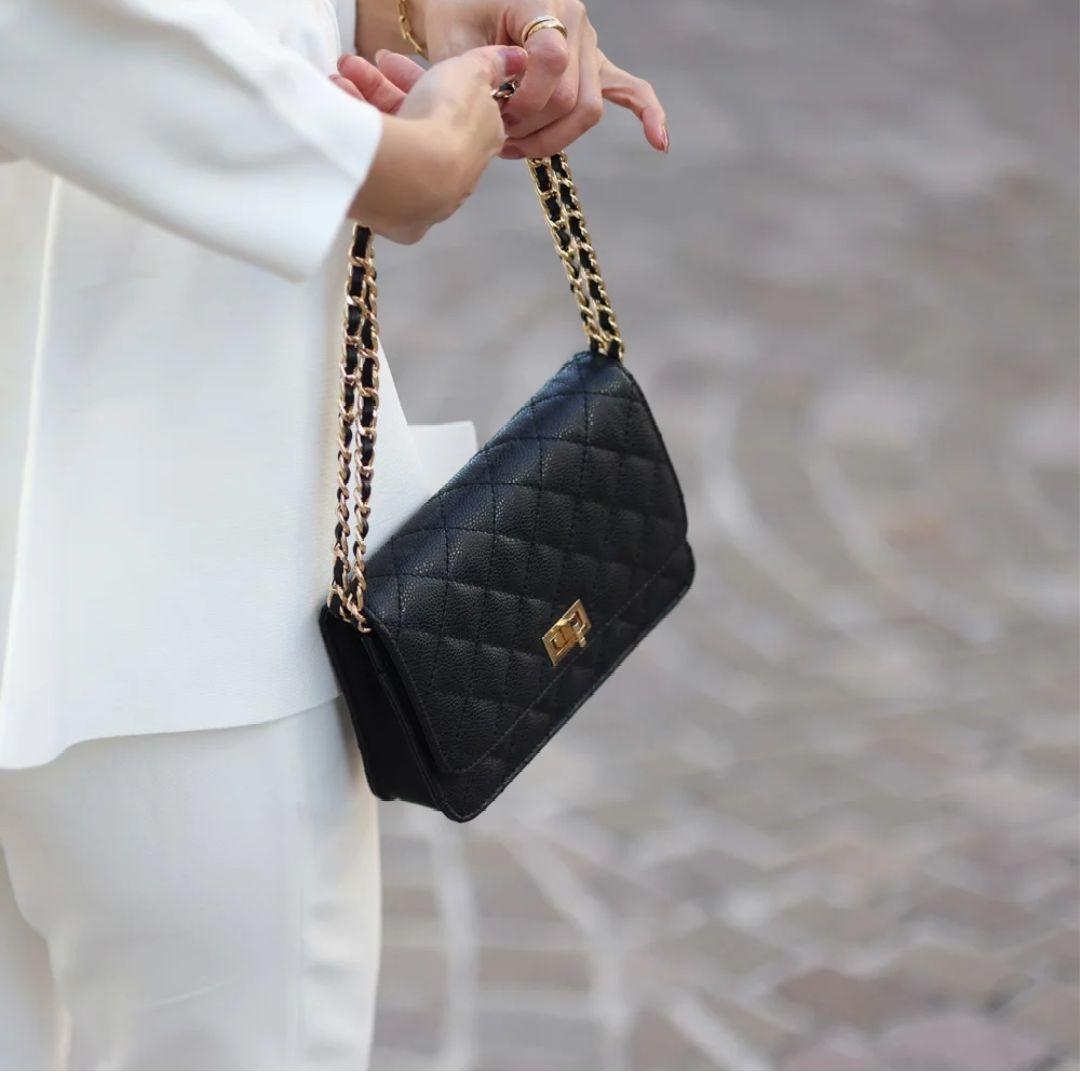 完売品　東京百花　キルティングチェーンショルダーバッグ ブラック×ゴールド