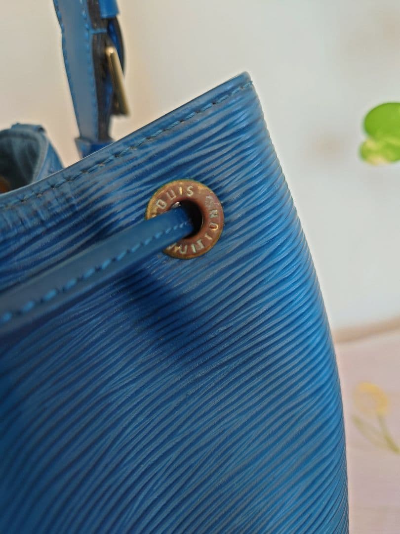 ルイヴィトンLouis Vuitton エピ　プチノエ 青