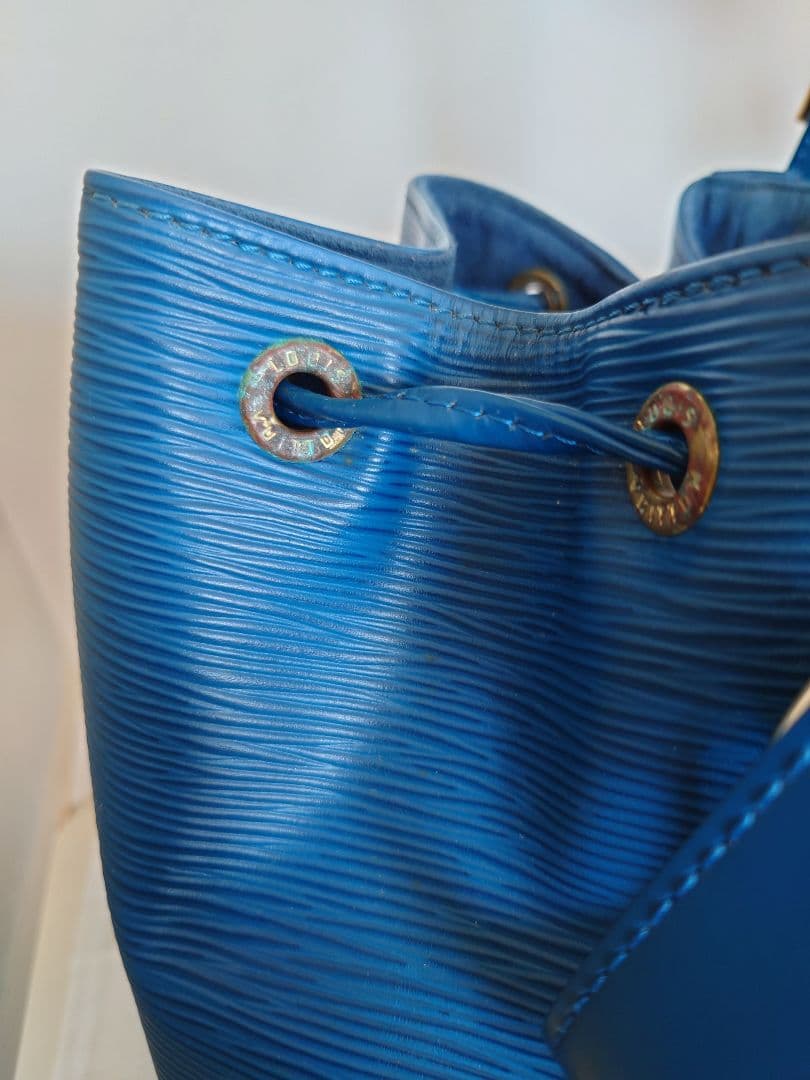 ルイヴィトンLouis Vuitton エピ　プチノエ 青