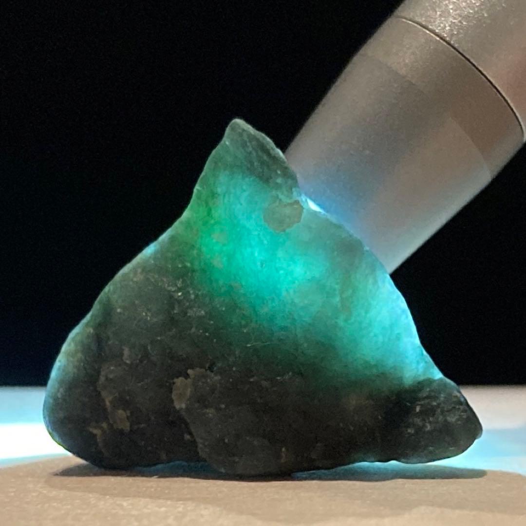 糸魚川翡翠　入りコン沢 茄子紺 翡翠　原石　5.2ｇ