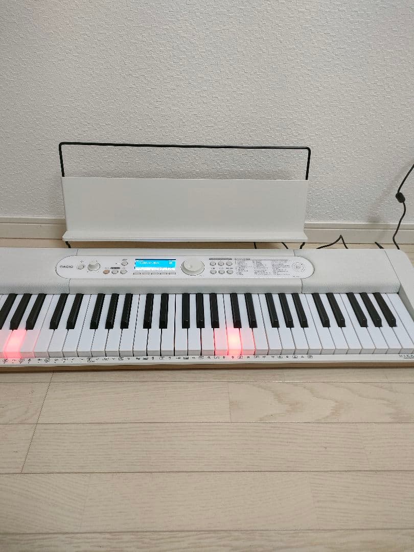 美品　カシオ　電子キーボード　LK-526 2022年製 　光ナビゲーション