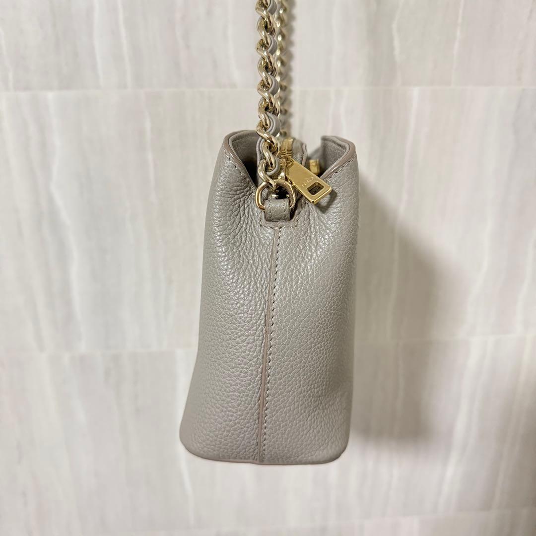 美品　FURLAフルラ レザー チェーンショルダーバッグ グレー シルバー金具