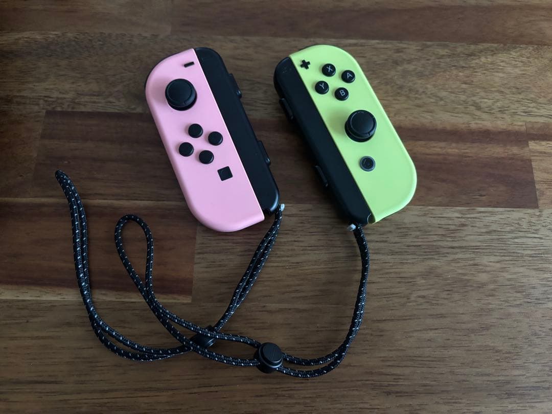 Nintendo Switch 本体 保護フィルムあり/ケース付き/備品付き