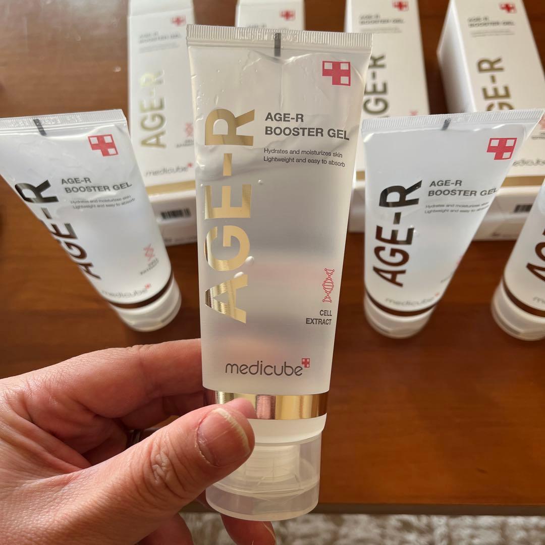 メディキューブ 美顔ローラー本体、スタンド、ジェル4本セット