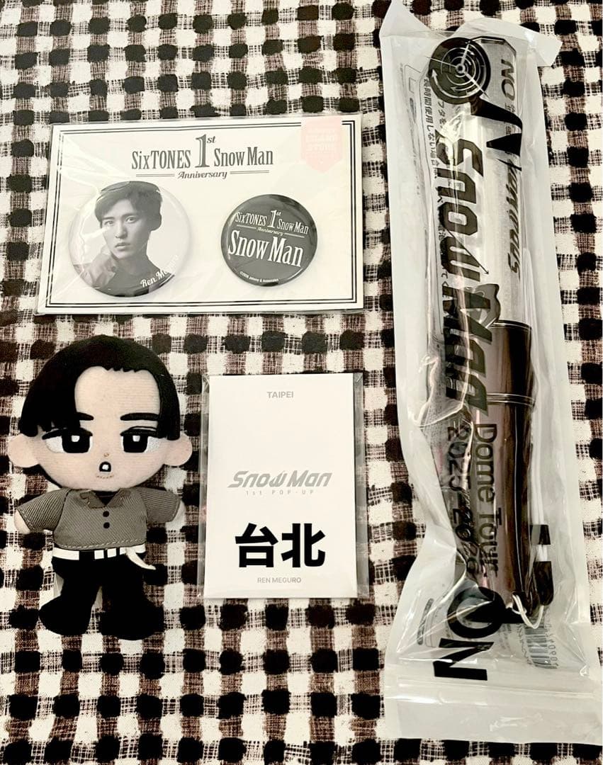 Man 目黒蓮　チルぬい、台北フォトカードC、ON ペンライト、缶バッジ