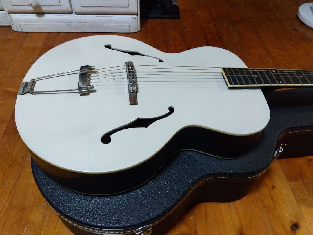 ギター loar LH-300