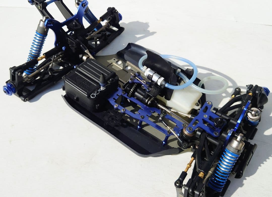 京商 1/8GP インファーノ MP777 4WDレーシングバギー シャーシ