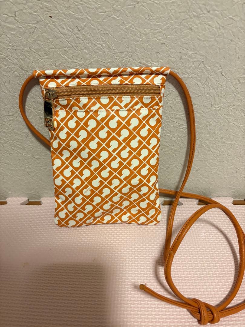 mitsurinさま　ゲラルディーニ☆ソフティ☆スマホポーチ☆斜めがけポシェット